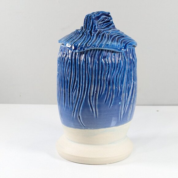 Handmade carved pottery storage jar in blue and white - Picture 3 of 12